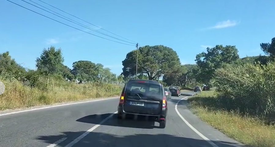 Marcha lenta com dezenas de viaturas exige reparação de estrada em Melides