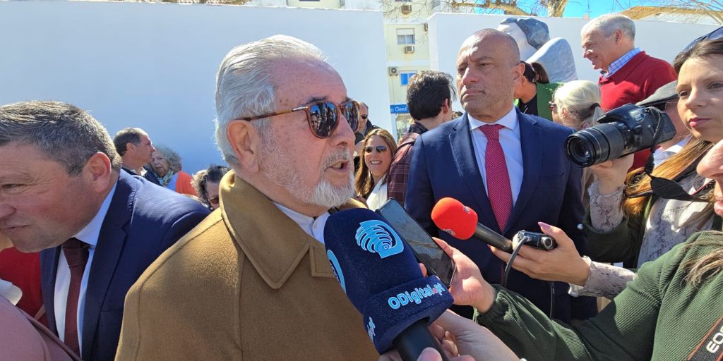 Vila Viçosa: «Até fiquei com uma certa inveja», disse Isaltino Morais ao ver a estátua Florbela Espanca