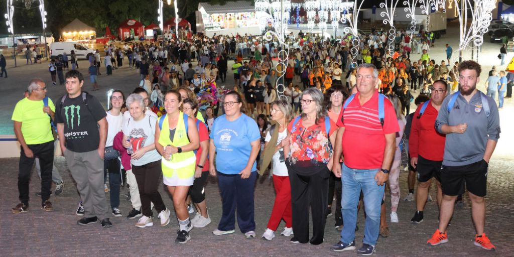 Caminhada noturna abre Festas dos Capuchos com meio milhar de pessoas: «Não há melhor forma de começar» (c/fotos)