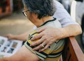 Projeto europeu apresentado em Évora aposta nos jovens para responder à demência Alzheimer Portugal promove em Évora ação sobre cuidados de excelência nas demências