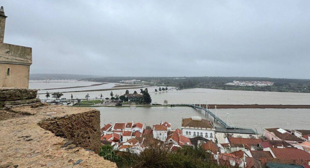 Mau tempo: Zona baixa da cidade de Alcácer do Sal a libertar água depois de noite mais calma
