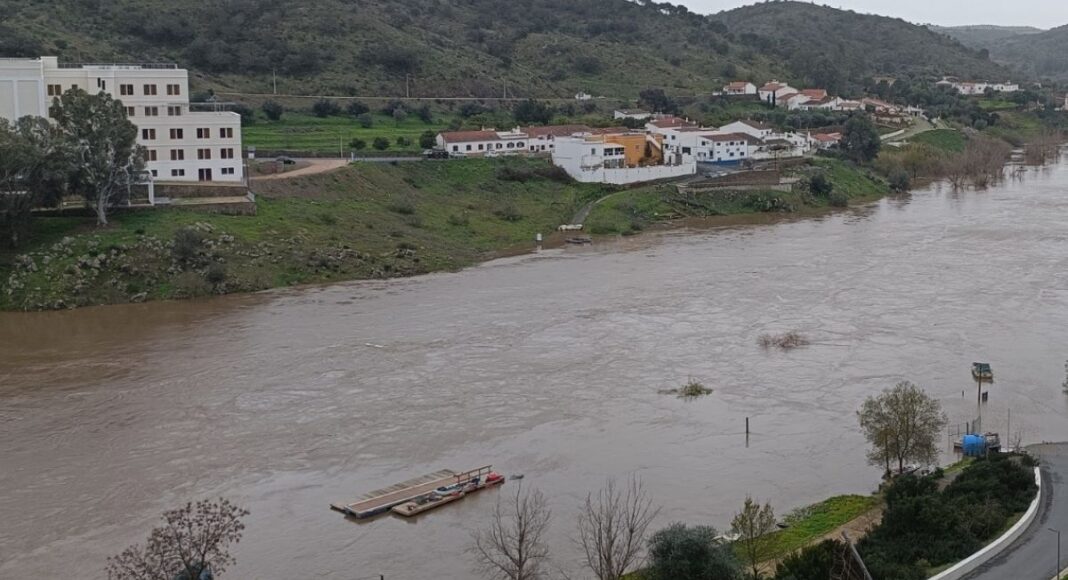 Mau tempo: Guadiana em Mértola subiu como “poucas vezes” se viu, mas sem alarme