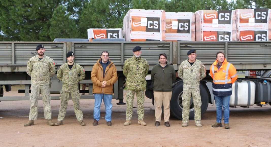 Exército Português apoia Alto Alentejo e transporta telhas e lonas para famílias afetadas pela tempestade Kristin