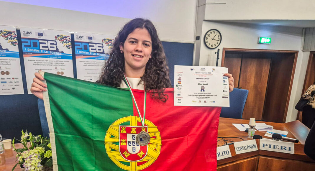 Aluna de Odemira conquista medalha de prata em mostra internacional de ciência em Milão