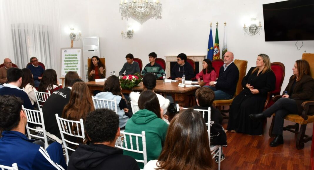 Monforte envolve jovens em debate sobre poder local e cidadania ativa