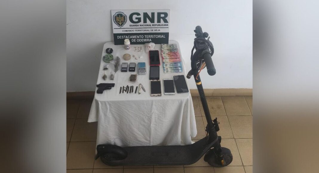 Um ano de investigação leva à detenção de mulher por tráfico de droga em Vila Nova de Milfontes