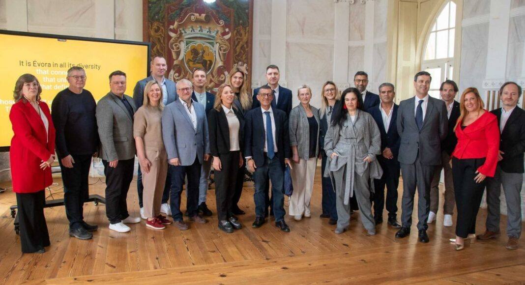 Évora e Liepāja reforçam cooperação cultural rumo a Capital Europeia da Cultura 2027