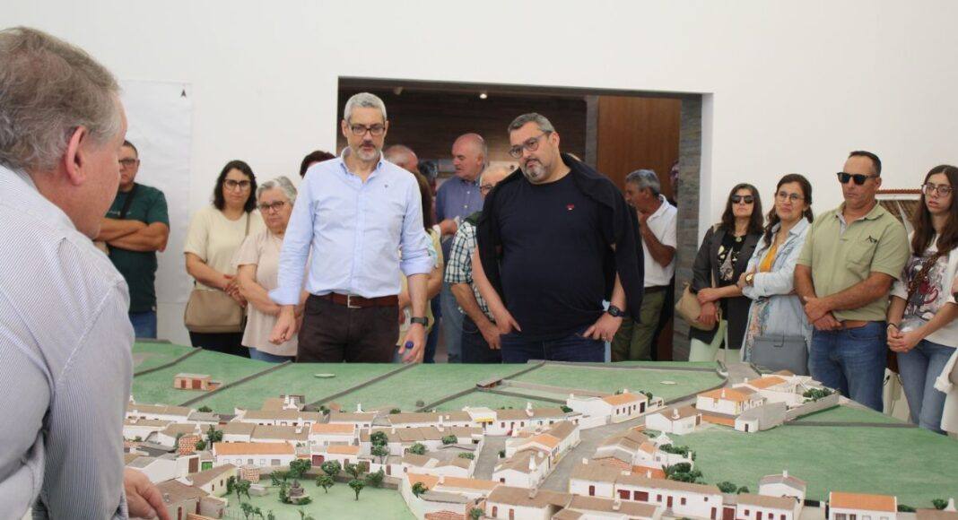 População do Pisão visita Aldeia da Luz para conhecer processo de realojamento ligado ao Alqueva