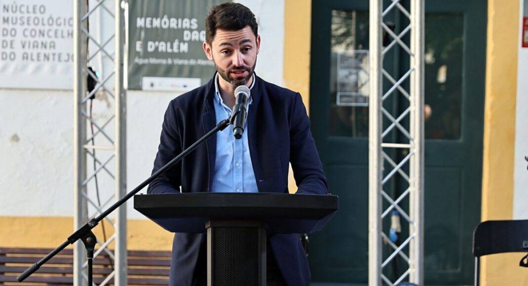 Autarca de Viana do Alentejo desafia à «valorização da posição do mestre» no arranque do FICO