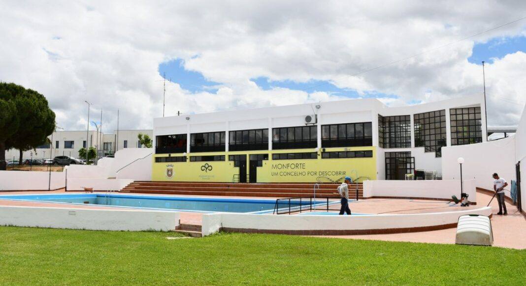 Piscina Municipal Descoberta de Monforte entra em fase de manutenção para preparar época balnear