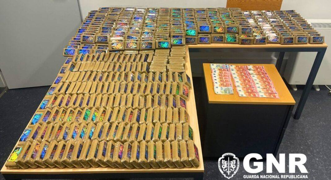 Fuga de vários quilómetros na A2 termina com detenção e apreensão de mais de 72 mil doses de droga