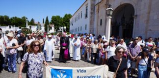 Festa da Diocese reuniu centenas de fiéis em Vila Viçosa para celebrar a unidade da Igreja (c/fotos) Festa da Diocese reuniu centenas de fiéis em Vila Viçosa para celebrar a unidade da Igreja