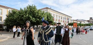 Vila Viçosa revive época renascentista com desfile histórico e recriações culturais (c/fotos) Vila Viçosa revive época renascentista com desfile histórico e recriações culturais